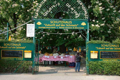 »Schutzhaus Zukunft auf der Schmelz«: Die Kleingartensiedlung der Genossenschaft »Zur frohen Zukunft« gibt bis heute Flair und Namen für die gastronomische Institution vor.
