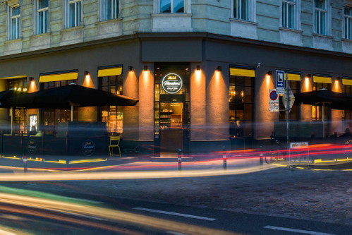 »Ströck Feierabend«: Bei Tag die Signature-Filiale der Kette mit tollem Frühstück ab 7 Uhr früh, am Abend ein lässiges Restaurant mit junger Küche.