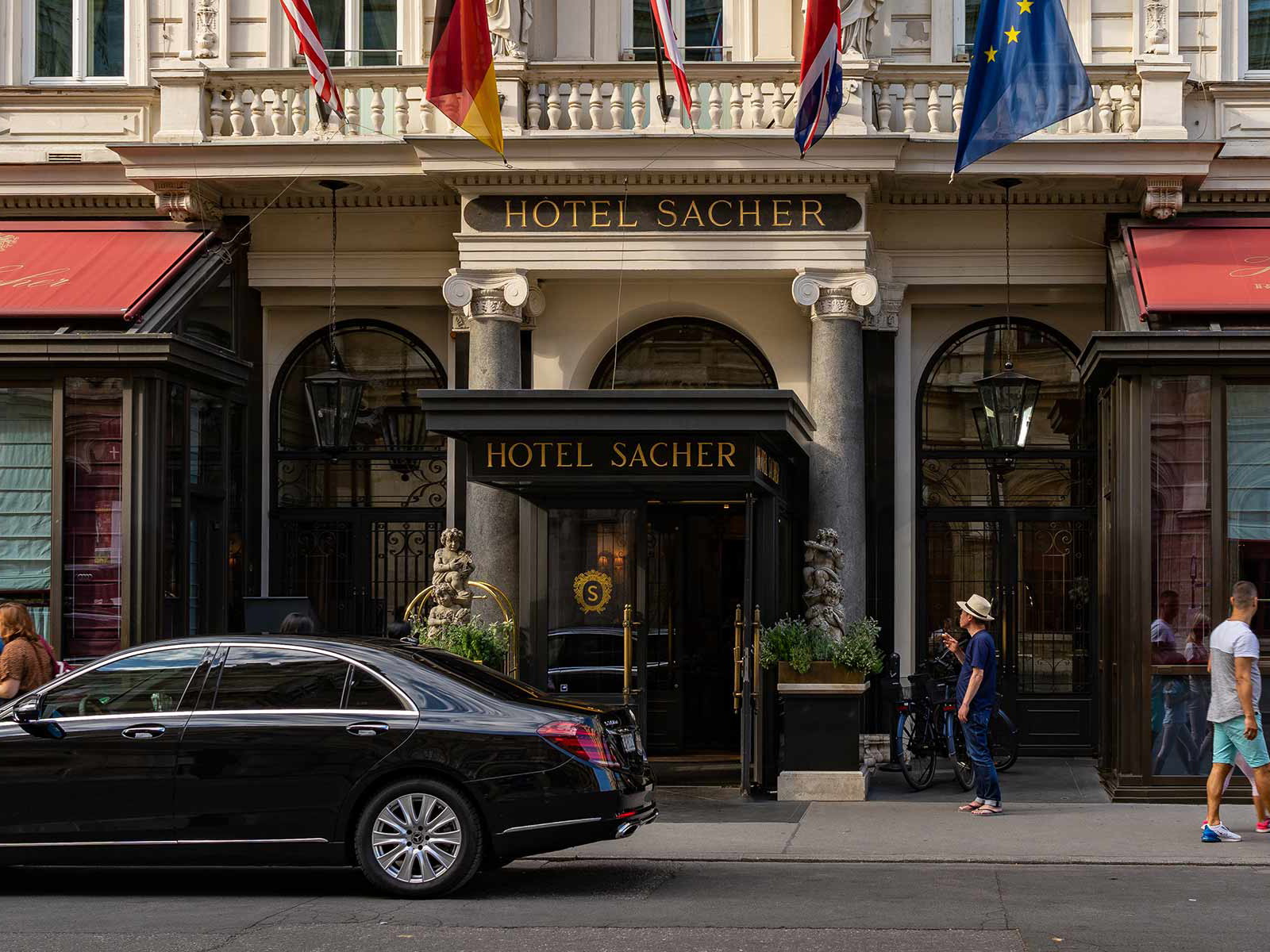 Der Eingang zum Wiener Hotel Sacher