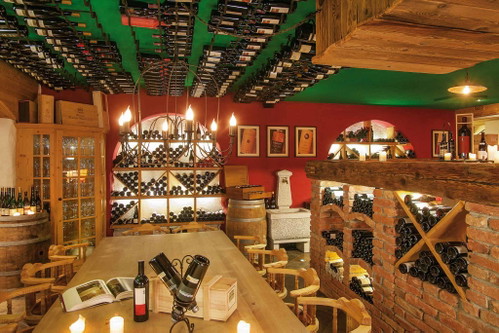 Armin Künig vom »Das Kaiserblick« verfügt über eine eindrucksvolle Wein-Auswahl mit viel Jahrgangstiefe.