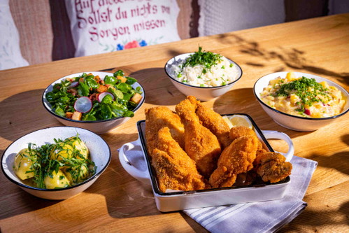 Für das Backhendl ist das Haus bekannt.