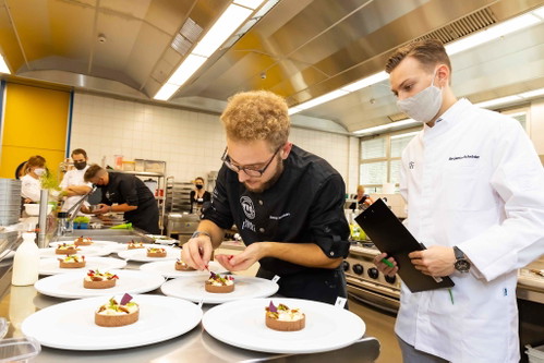 Finalist David Gombert und Juror Benjamin Schröder («Restaurant Apron»).