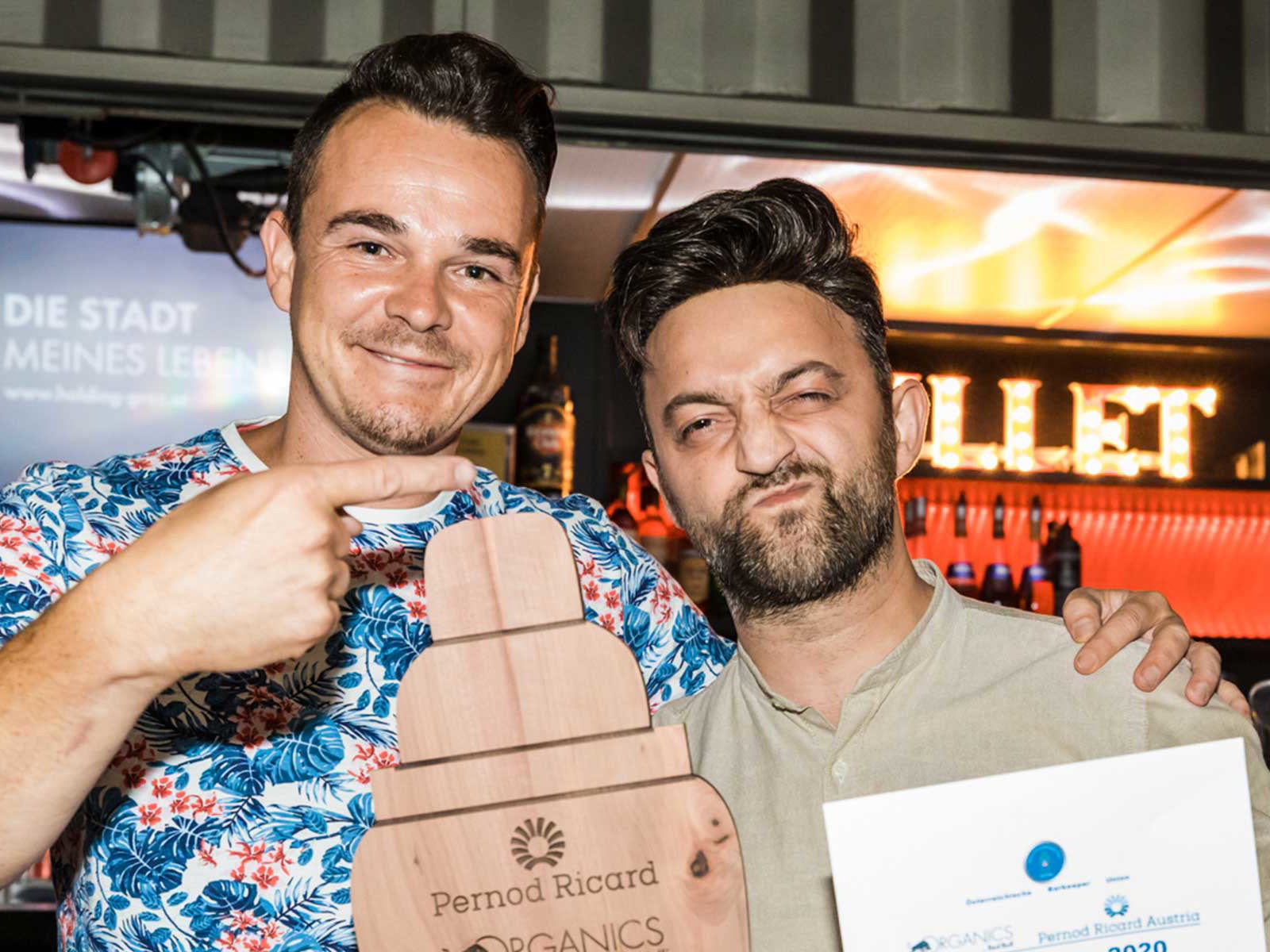 Organisator Dominik Wolf (»Viertel 4«) und Sieger Igor Vasiljevic (»Monkeys University Klagenfurt«).