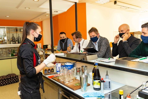 Finalistin Viktoria Gavrilov vor der Jury.