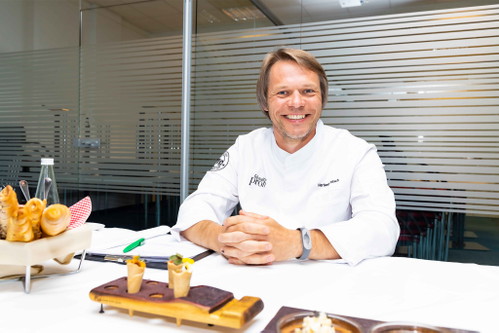 Juror Herbert Fritsch («Mangolds Restaurant»).