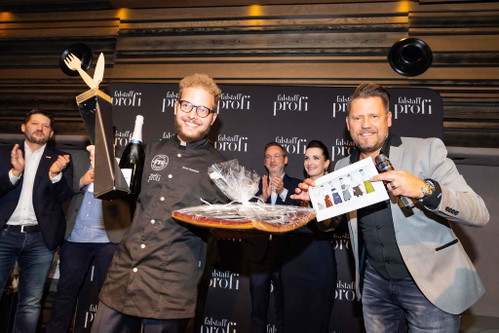 Der Sieger in der Kategorie Pâtisserie David Gombert mit Mike Süsser (Moderator).