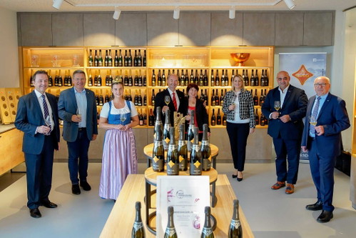 Nikolaus Berlakovich, Gerhard Zapfl, Susanne Riepl, Norbert und Birgit Szigeti, Daniela Winkler, Hannes Mosonyi&nbsp;und Hans Schrammel.