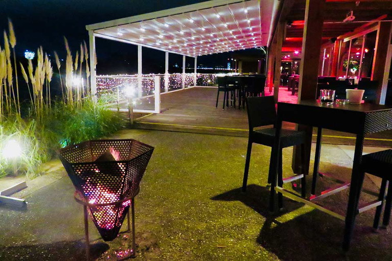 Terrasse mit Blick auf die Neue Donau