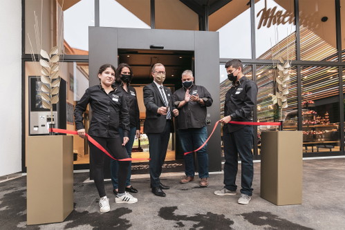 Die grosse Eröffnung der Distillerie Macardo