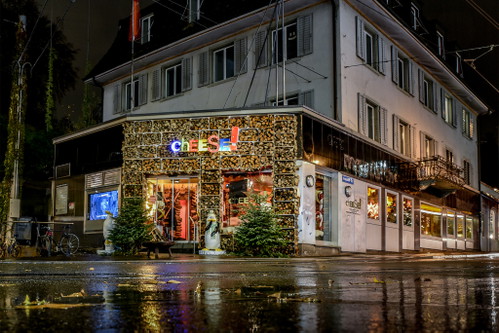 Das temporäre Fondue-Restaurant befindet sich im «Café Mandarin» am Zürcher Bahnhof Stadelhofen.