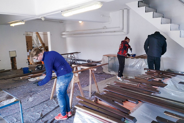Alle Mitarbeiter des Betriebs halfen mit, die Umbauarbeiten voranzutreiben.