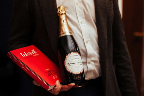 Zusatzpreis für die Sieger: Eine Flasche Laurent Perrier Champagner.