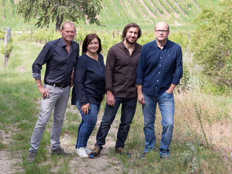 Familie Wellanschitz kann sich über den Sortensieg in der Kategorie Syrah freuen.