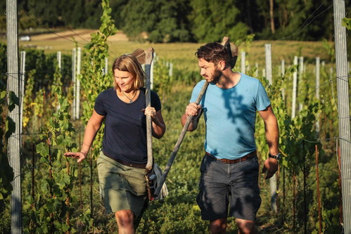 Haben sich mit ihrem Pinot-Sekt einen Namen gemacht: Francisca und Christian Obrecht aus Graubünden.