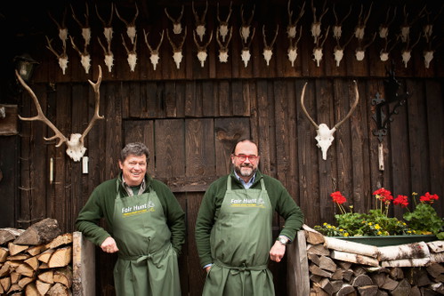 Die Brüder Kurt (links) und Erich Hofer treffen mit ihrer Marke «Fair Hunt» den Nerv der Zeit.