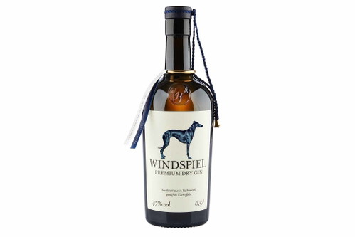 Windspiel Premium Dry Gin: Die frische, feinherbe Nase hat eine gewisse Komplexität. Am Gaumen sind neben Limettenabrieb und Orangenschalen auch Noten von Thymian und Pfeffer vorhanden. Cremiges Finish. 47 Vol.-%
