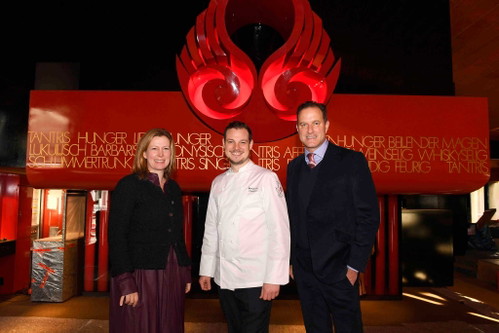 Der neue Chefkoch mit den Eigentümern Sabine und Felix Eichbauer