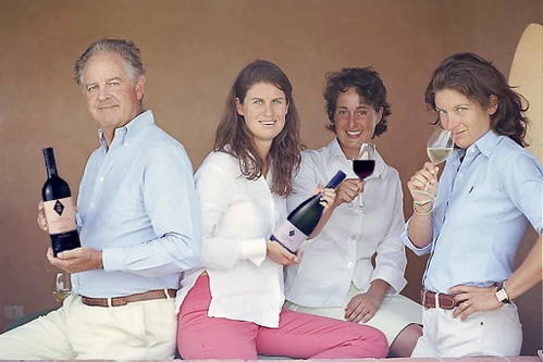Der Marchese Piero Antinori, Chef der toskanischen Weindynastie, mit seinen Töchtern Albiera, Allegra und Alessia.