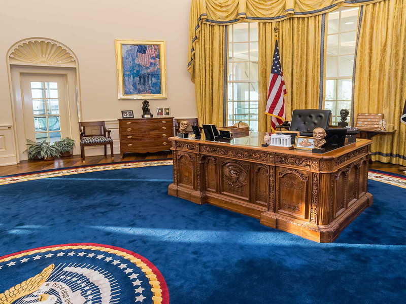Das Oval Office ist das Büro des Präsidenten der Vereinigten Staaten.
