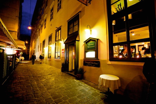 »Weibels Wirtshaus«:&nbsp;Traditionsbeisl im barocken Herzen der Innenstadt. Beständig gute Küchenleistung sowie eine außergewöhnliche Weinauswahl.