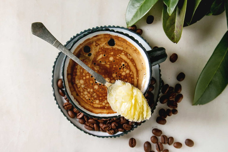Ein «Bulletproof Coffee» eignet sich gut für die Anreicherung mit CBD.
