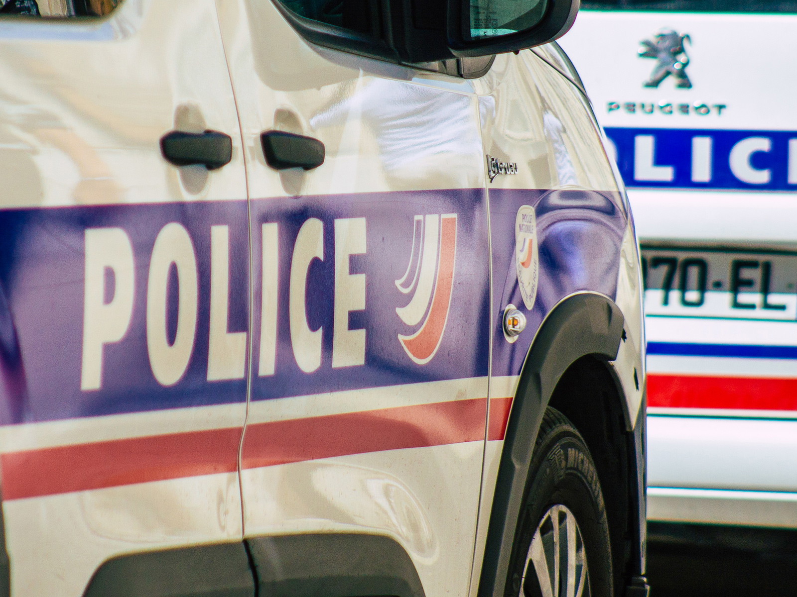 Weinflaschen im Wert von insgesamt 350.000 Euro konnten von der französischen Polizei sichergestellt werden.