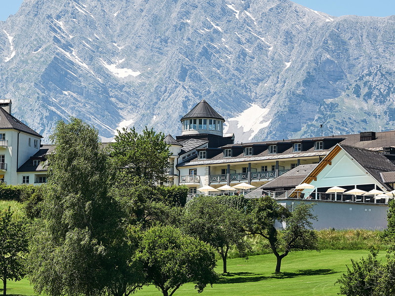 Das Schlosshotel Pichlarn bietet herrlichen Blick auf den Grimming.