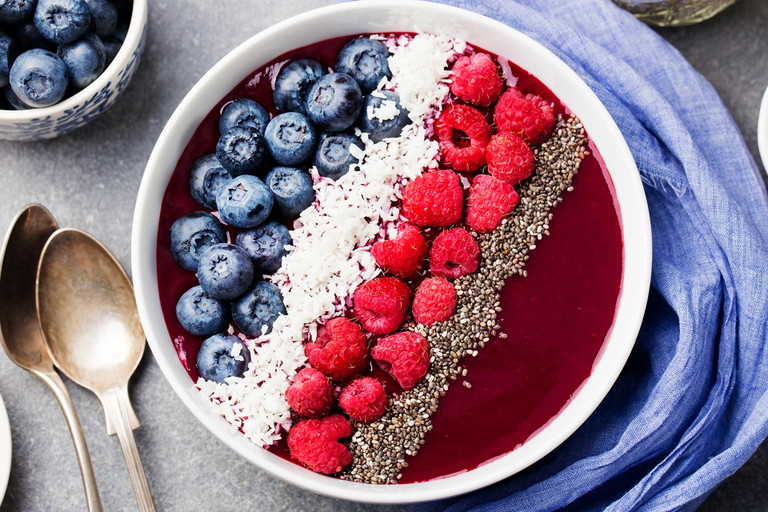 Ein Vitamin-Kick für die kalte Jahreszeit: Smoothie Bowls mit CBD.