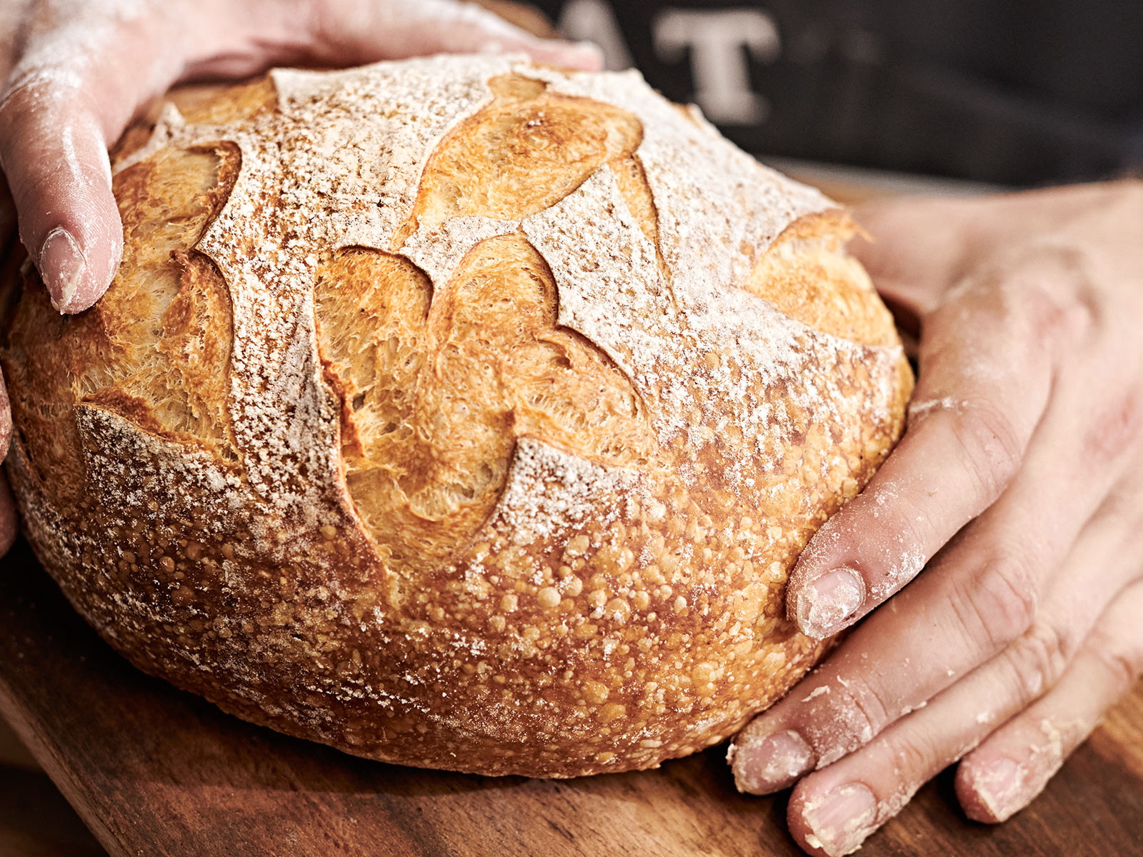 Die Bäckerei Vuaillat aus Uster hat sich mit ihren Sauerteigbroten einen Namen gemacht. Ein Muttersauerteig von Bäcker Martin Mayer ist 19 Jahre alt und stammt aus Südafrika.