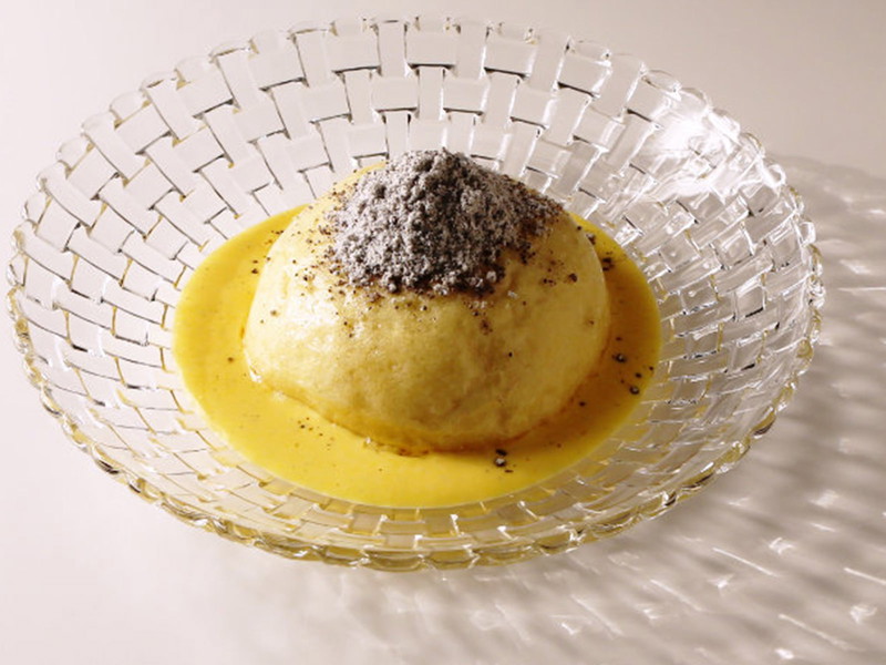 Der gebürtige Österreicher Daniel Zeindlhofer und Chef des Zürcher «Igniv» bereitet speziell für die Delivery-Plattform Germknödel zu.