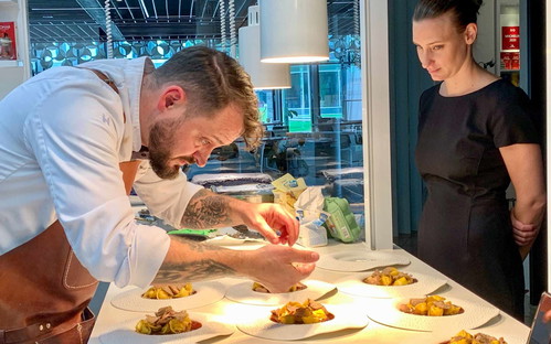 Geschafft: Alexander Wulf beim Anrichten im «bianc»