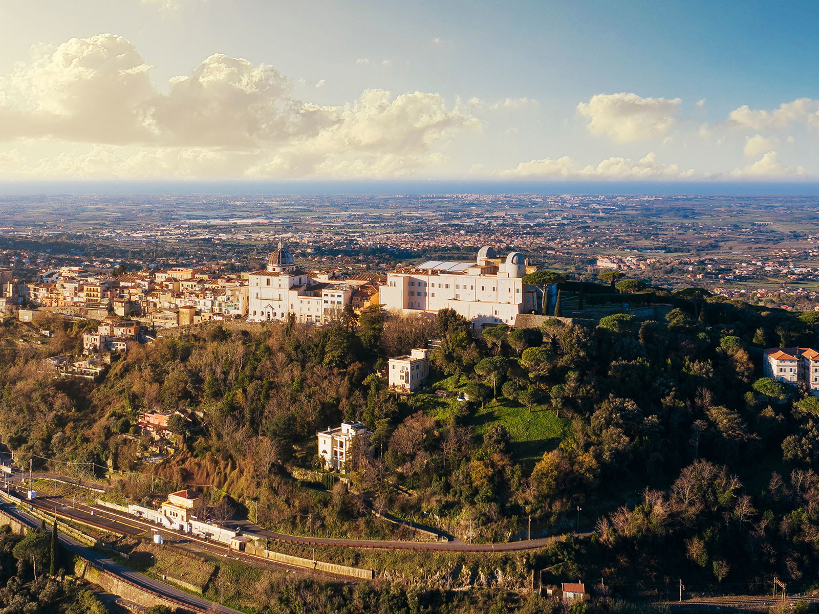 Castel Gandolfo liegt rund 25 Kilometer südlich von Rom.