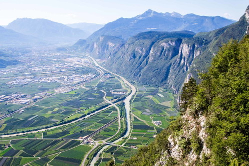 Etschtal: Die Heimat von gehaltvollen und mineralischen Weissweinen.