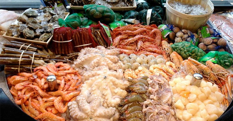 Vielfältige Auswahl im Fischviertel am Naschmarkt. 