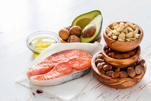 Hülsenrfrüchte, Nüsse, Fisch, Obst und Gemüse sorgen für ein reges Wechselspiel mit dem Mikrokosmos im Darm.
