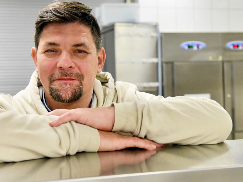 Tim Mälzer liefert seine Kitchen Impossible Boxen neben Deutschland auch nach Österreich und in die Schweiz.