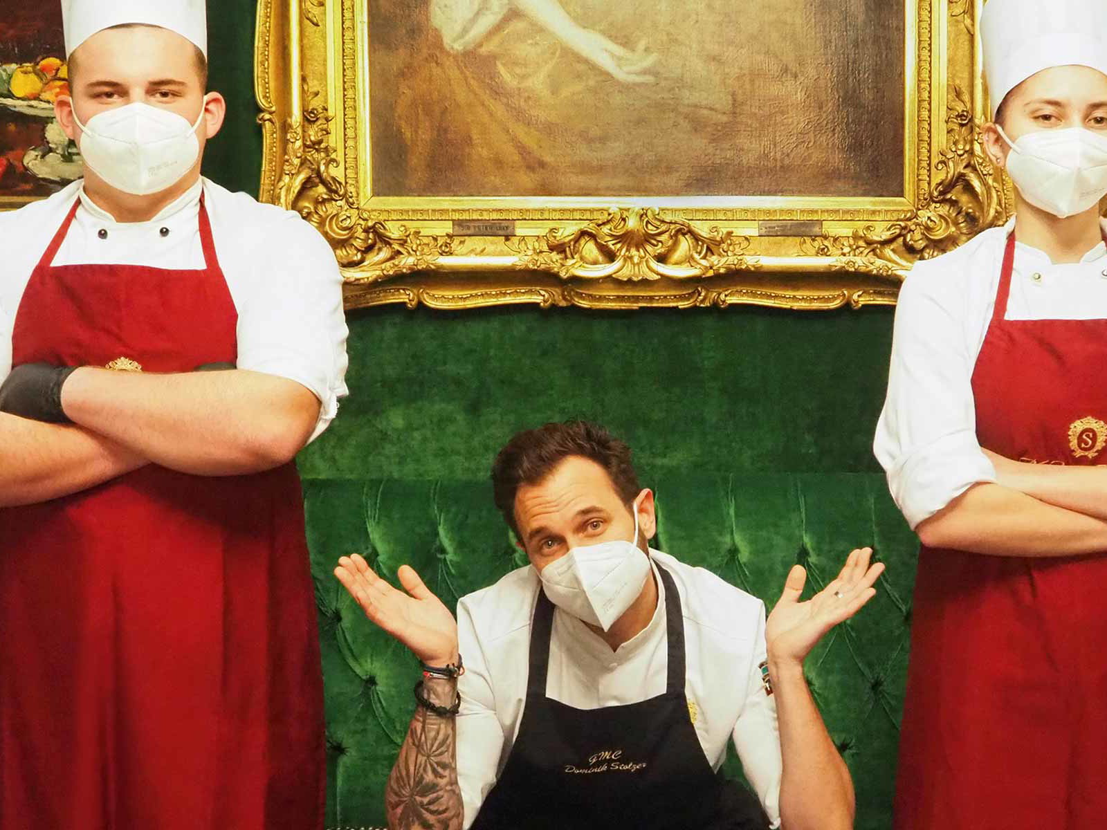 Küchenchef Dominik Stolzer lässt den Lehrlingen den Vortritt