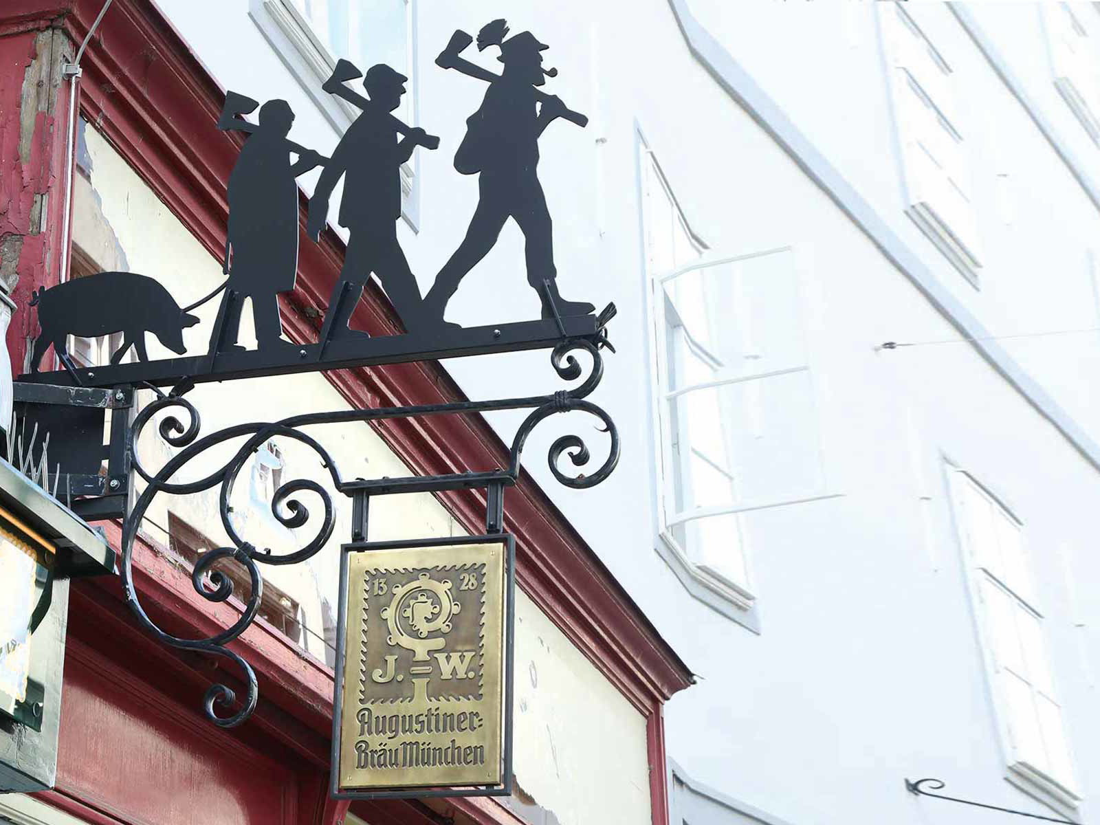 Nur das kleine Schild der Augustiner-Brauerei zeigt die Neuübernahme.&nbsp;