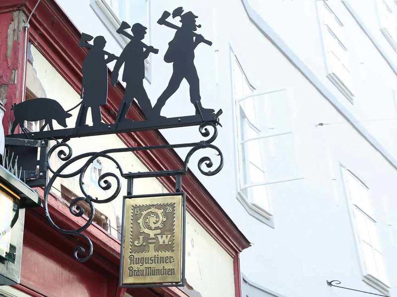 Nur das kleine Schild der Augustiner-Brauerei zeigt die Neuübernahme.&nbsp;
