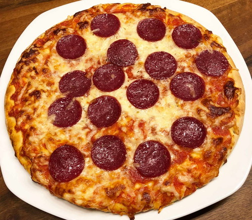Die Capital Bra-Pizza ist optisch ansprechend, enttäuscht aber geschmacklich.
