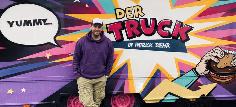Patrick Diehr vor seinem Drive-In.