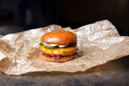 Der Signature Bingo Bongo Burger vom Holzkohlegrill