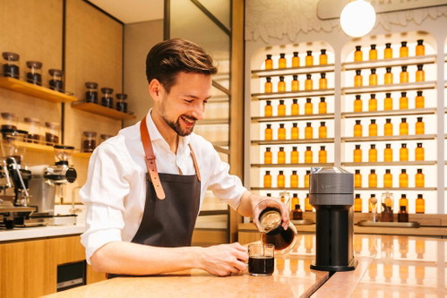 Michael Ilsanker, Coffee Ambassador bei&nbsp;Nespresso&nbsp;Österreich, im Coffee Lab.