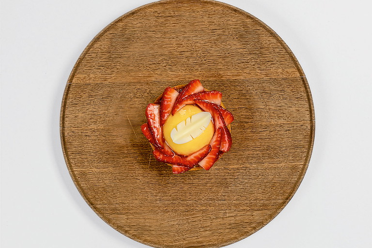 Die Erdbeer Tartelette aus dem Hoppy Easter Specials des «Baur's»