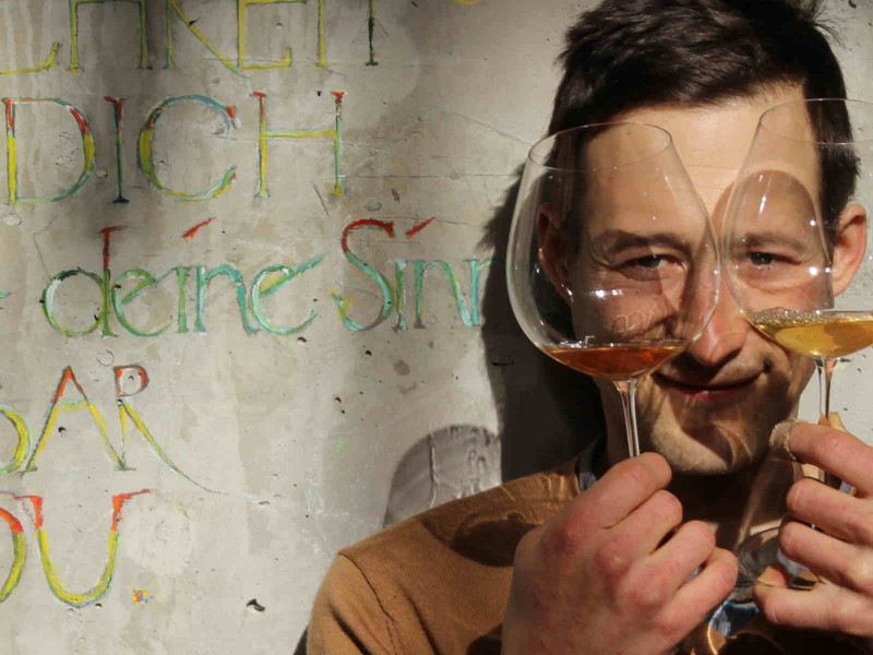 Manuel Ploder ist Weingärtner und Weinbegleiter vom Weingut Ploder-Rosenberg.
