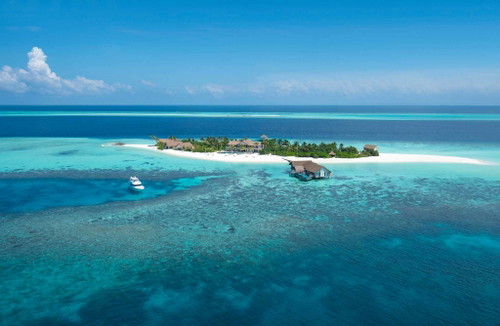 Die «Four Seasons Private Island at Voavah» erstreckt sich über zwei Hektar und bietet exquisite Unterkünfte, ein Tauchzentrum, ein Spa sowie eine eigene 18,9 Meter lange Yacht.