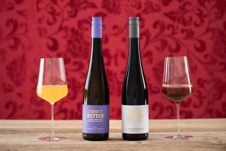 Sauer statt süß: Für die »Edition Sommelier WILD« und »WELL« verwendet Werner Retter&nbsp;ausschließlich hochwertige Wildfrüchte und -beeren, die den Säften komplexe Säurearomen verleihen.