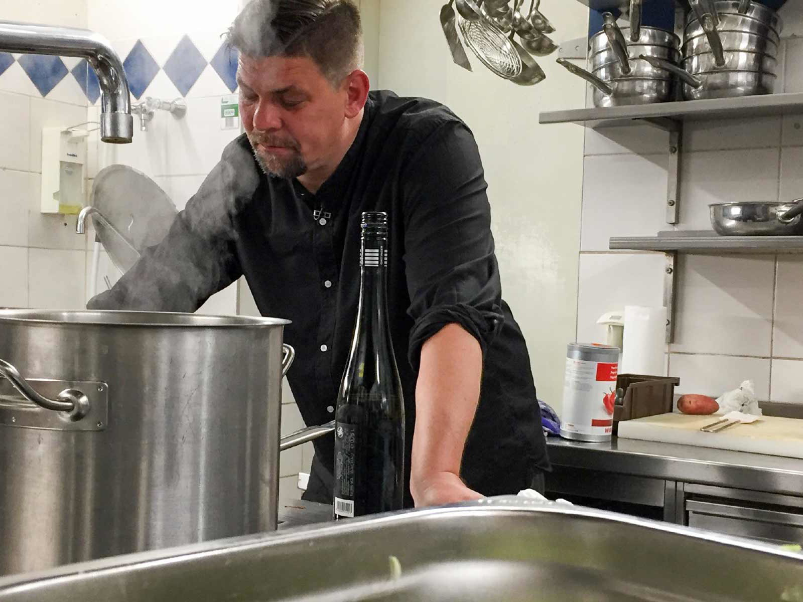 Tim Mälzer steht bei Kitchen Impossible immer wieder vor unlösbaren Aufgaben