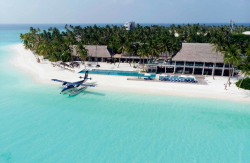 Mit dem Wasserflugzeug wird man auf die Insel gebracht.
