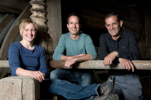 Gehören zur Pinot-Noir-Elite der Ostschweiz: Ines Rebentrost, Johannes Meier und Fazli Llolluni vom Schlossgut Bachtobel am Ottenberg bei Weinfelden.